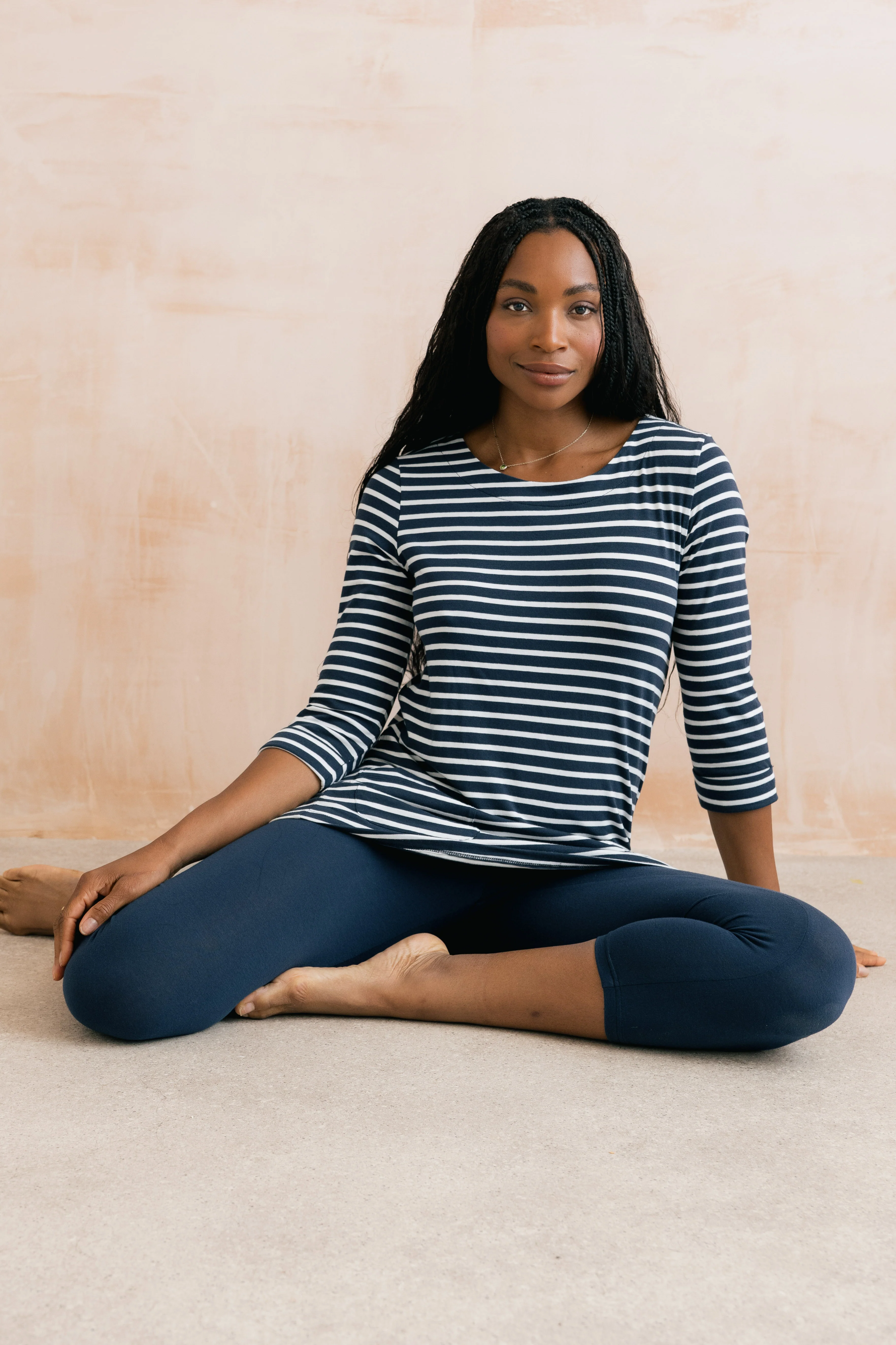 3/4 Length Cropped Leggings Navy - Image 2
