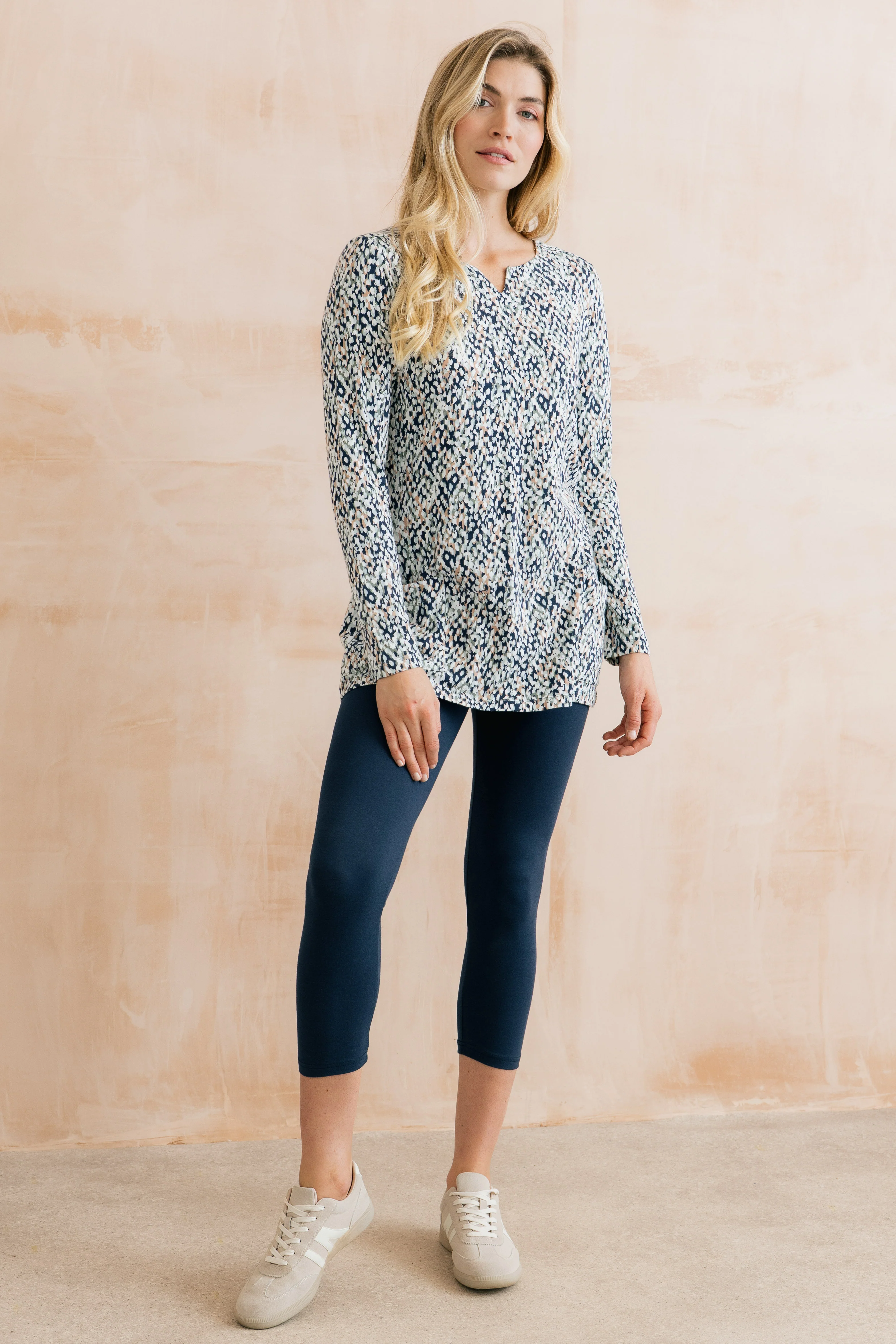 3/4 Length Cropped Leggings Navy - Image 6