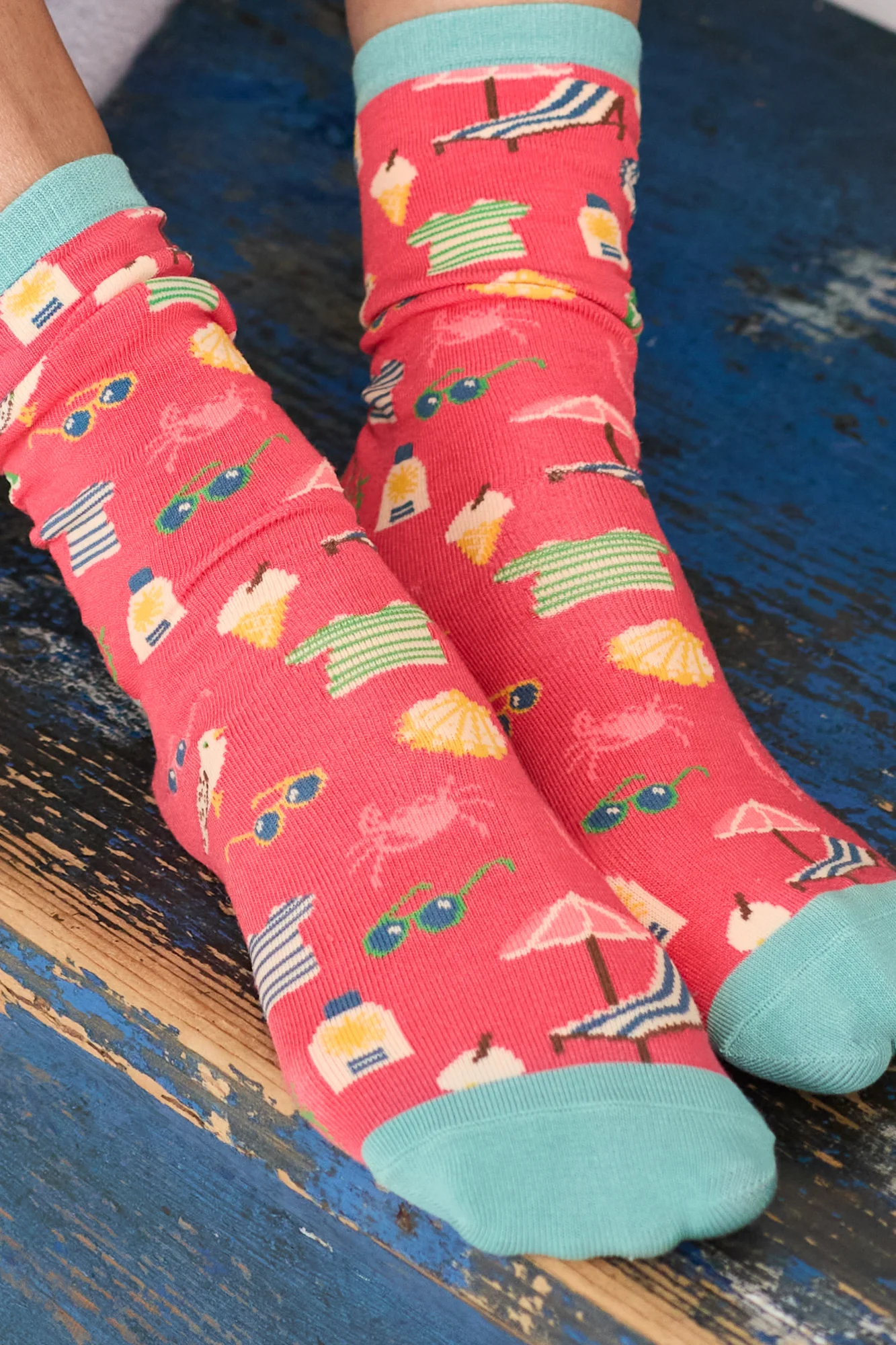 At The Beach Socks And Shell Keyring Giftbox - Image 4