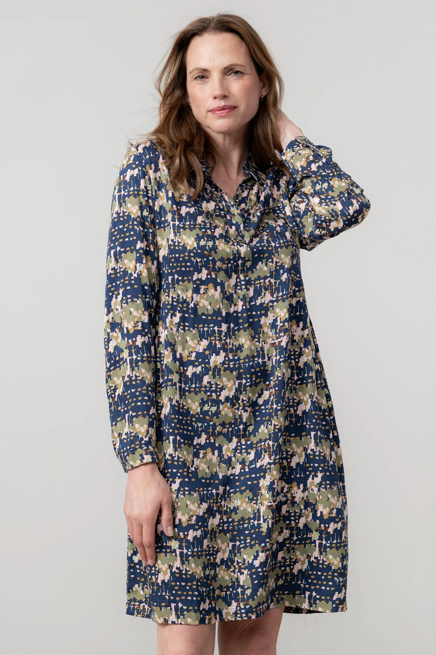 Emma Geometric Print Shift Dress Navy - Image 3