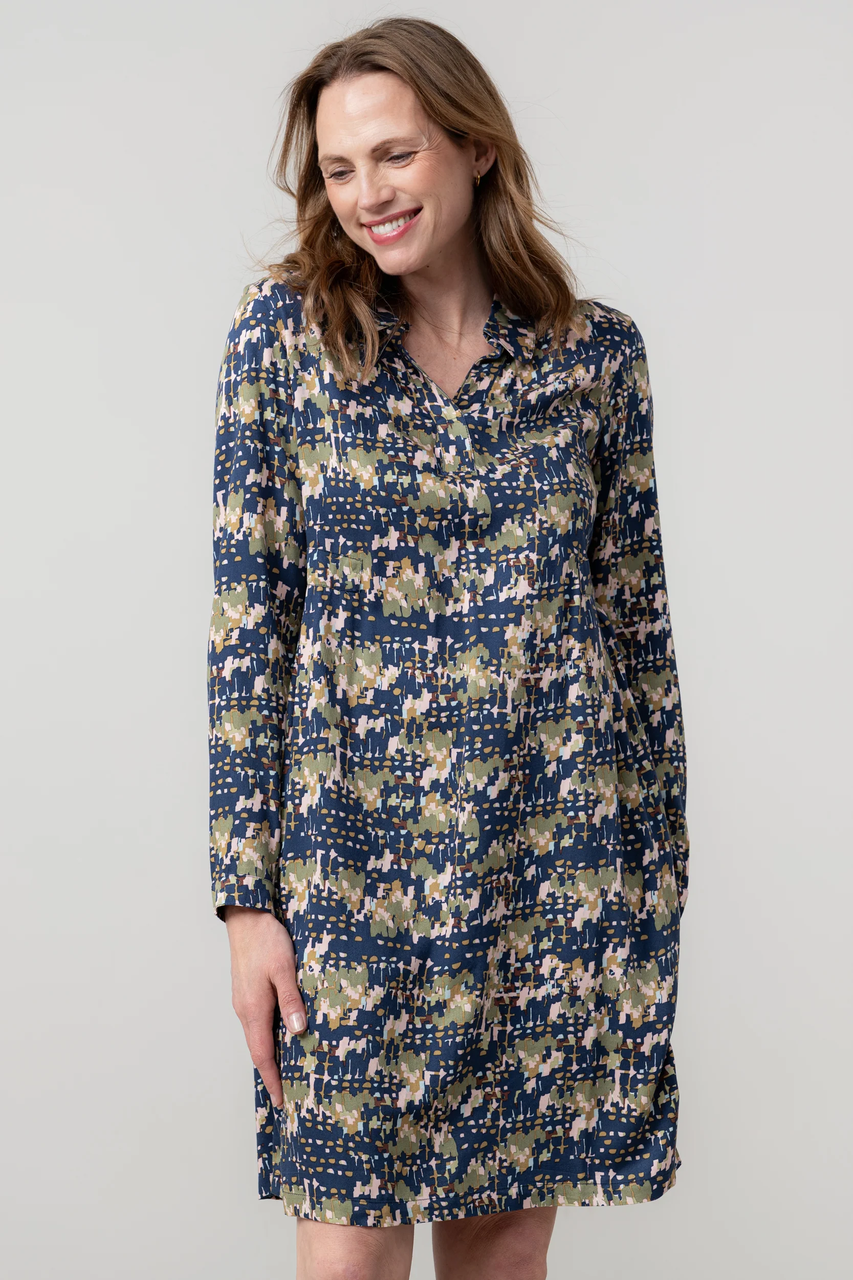Emma Geometric Print Shift Dress Navy - Image 6
