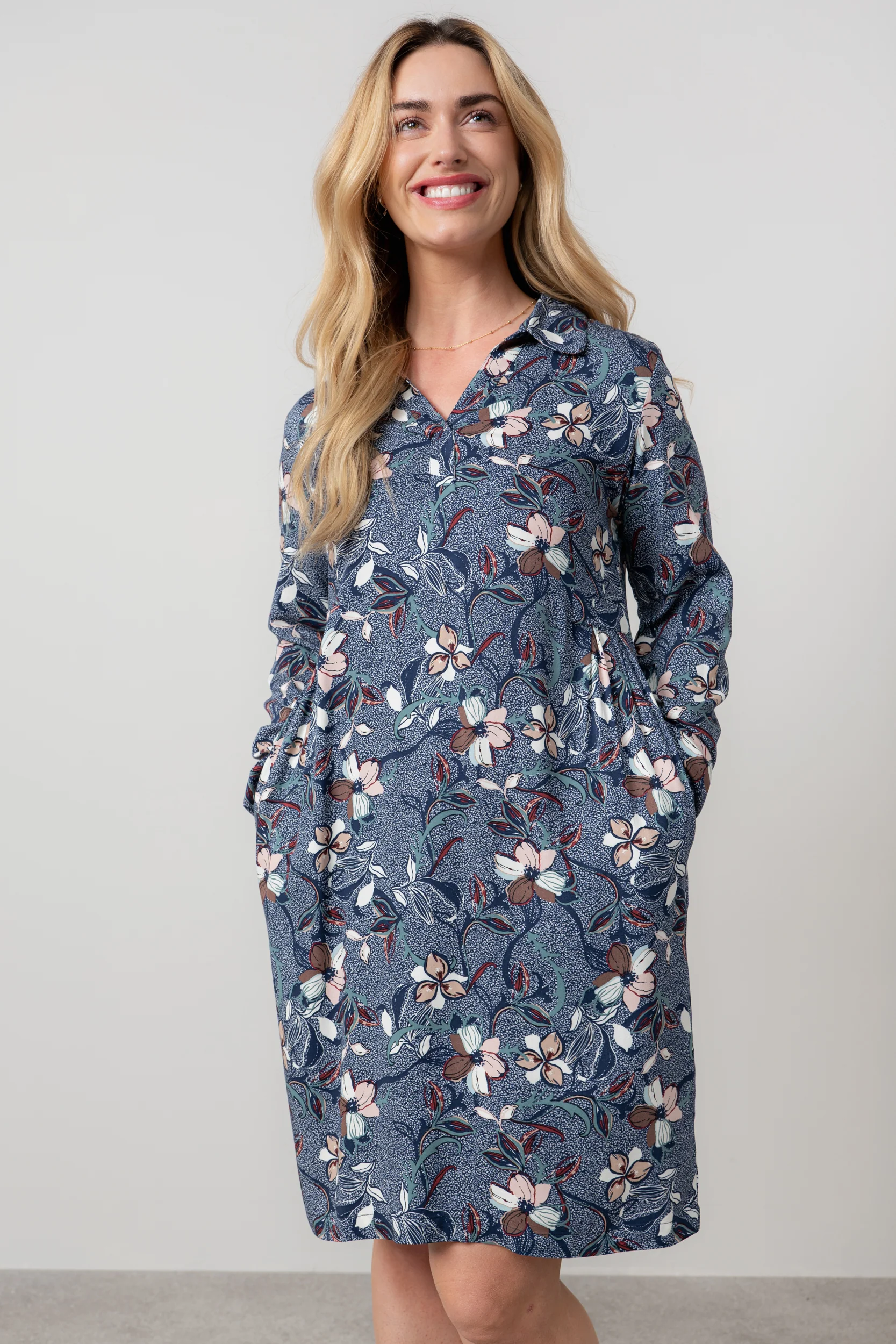 Emma Printed Shift Dress Navy - Image 3