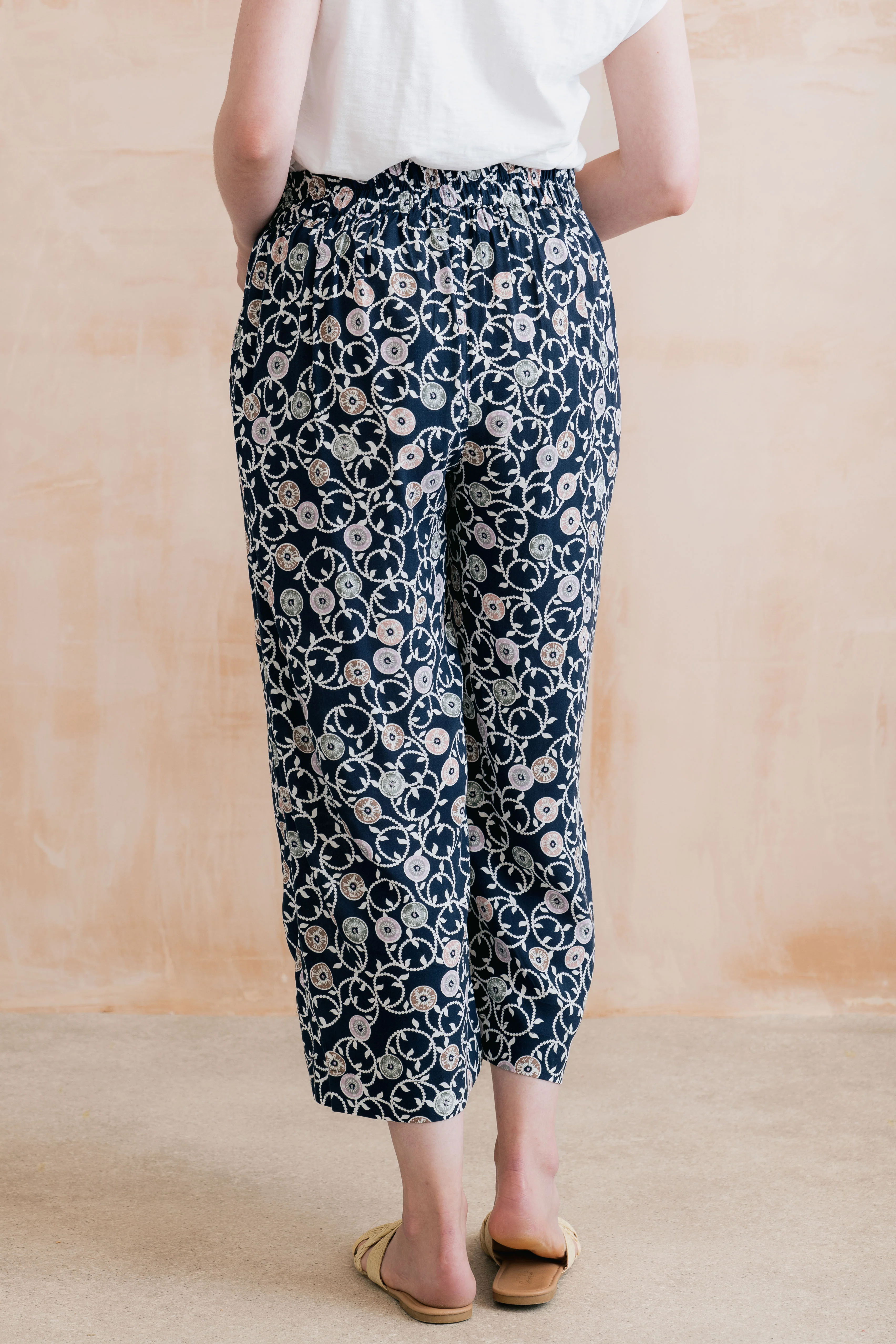 Greta Sea Holly Print Cropped Trousers Navy - Image 4