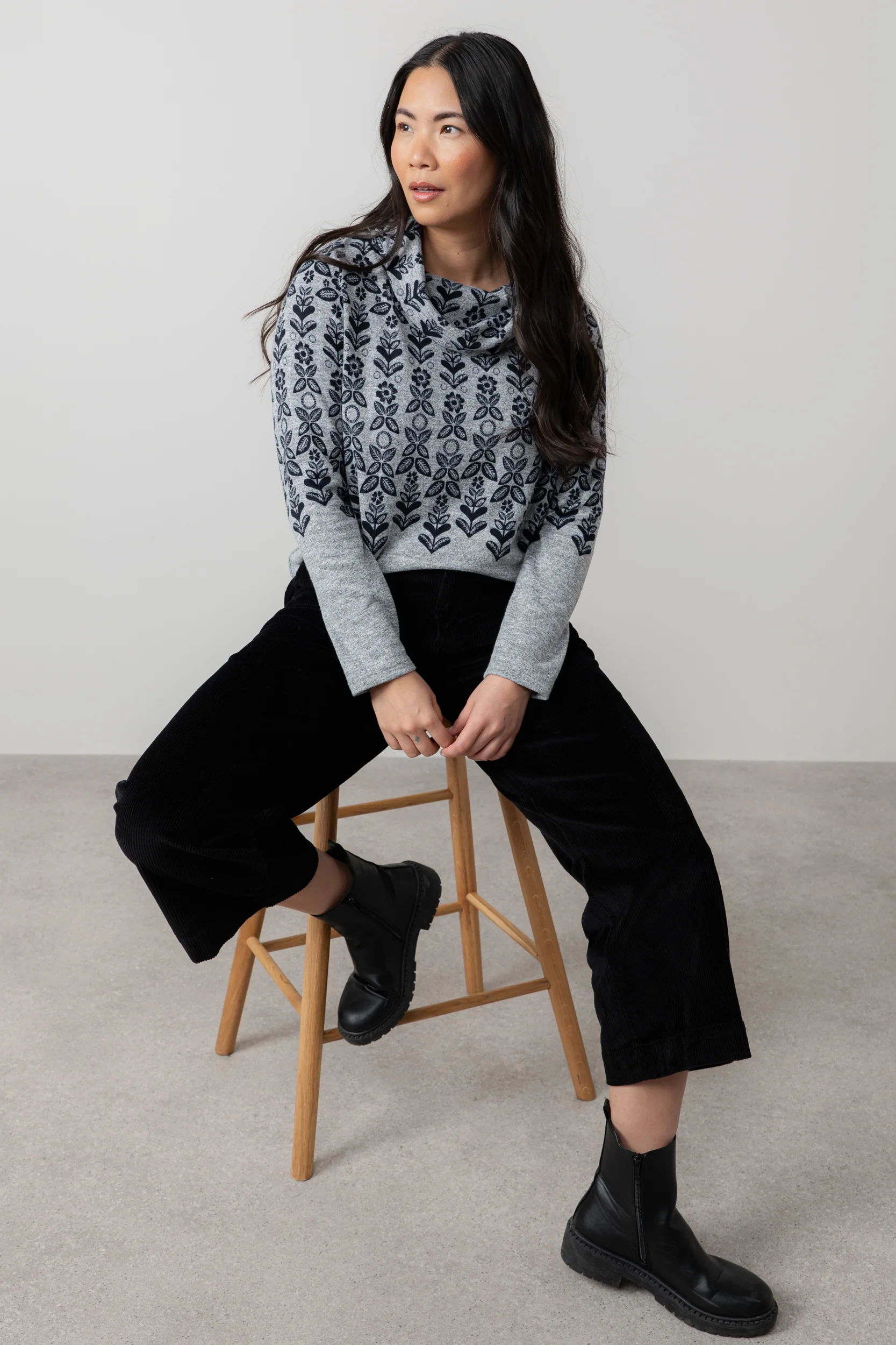 Isla Stretch Jumbo Cord Cropped Trousers Black - Image 6