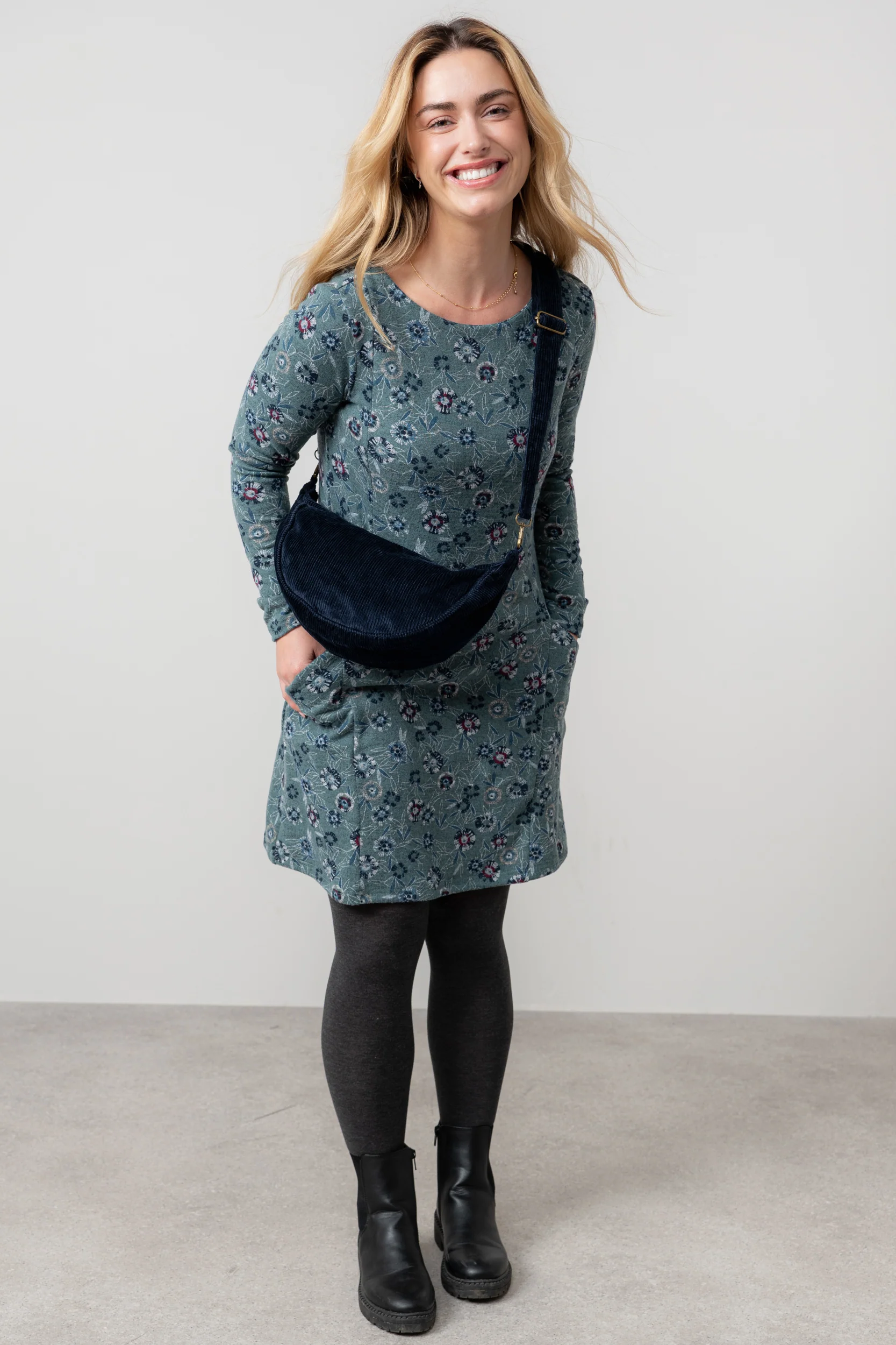 Jumbo Cord Crossbody Bag Navy - Image 5