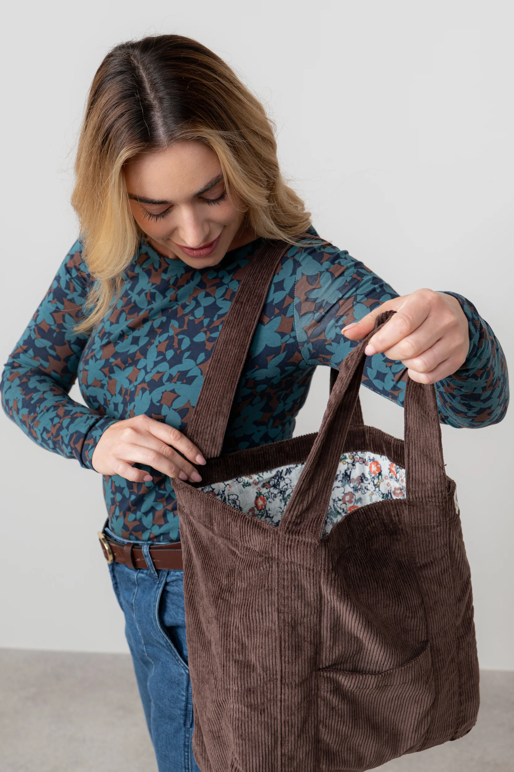 Jumbo Cord Tote Bag Chocolate - Image 3