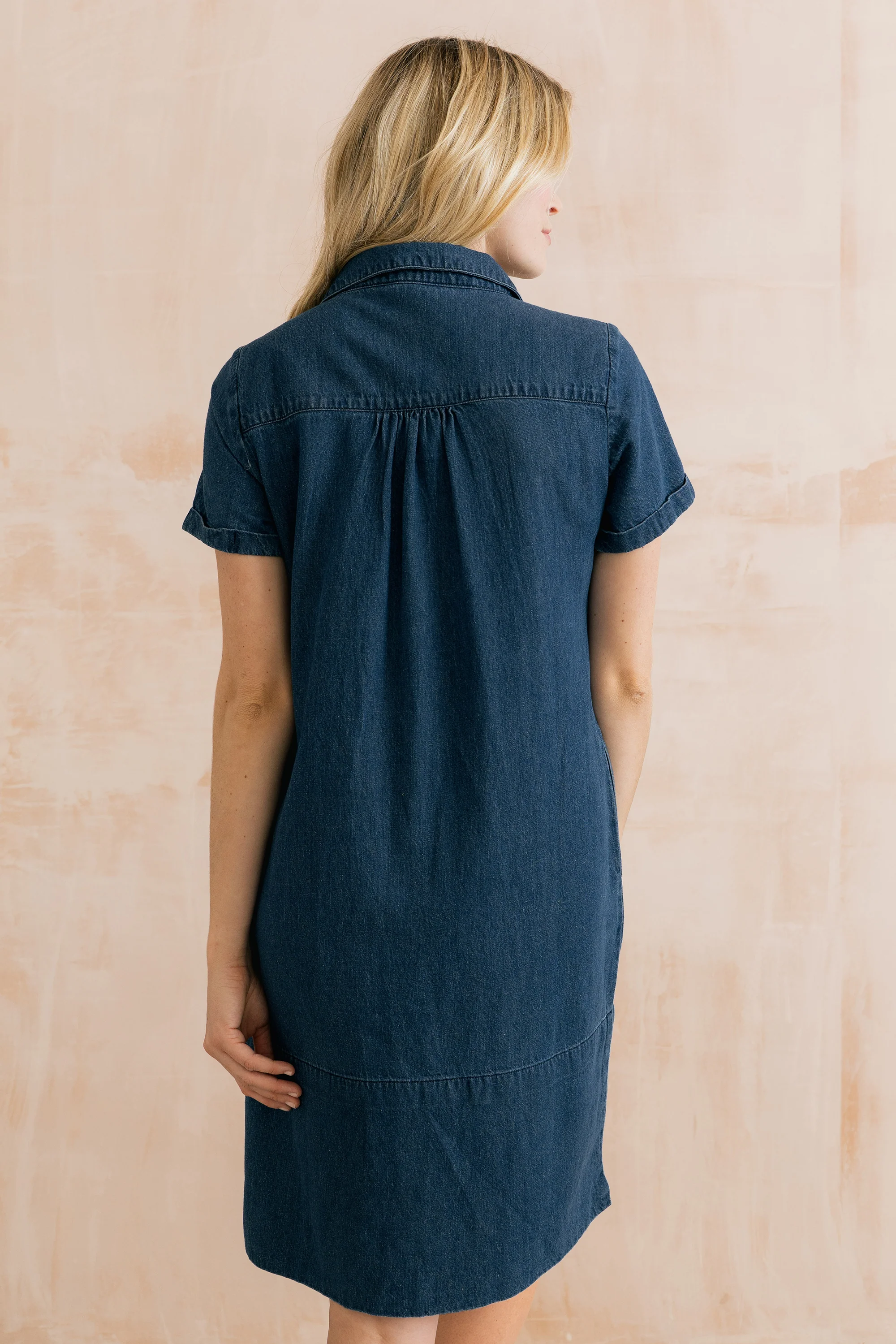 Lavender Short Sleeve Collared V-Neck Denim Dress - Image 4
