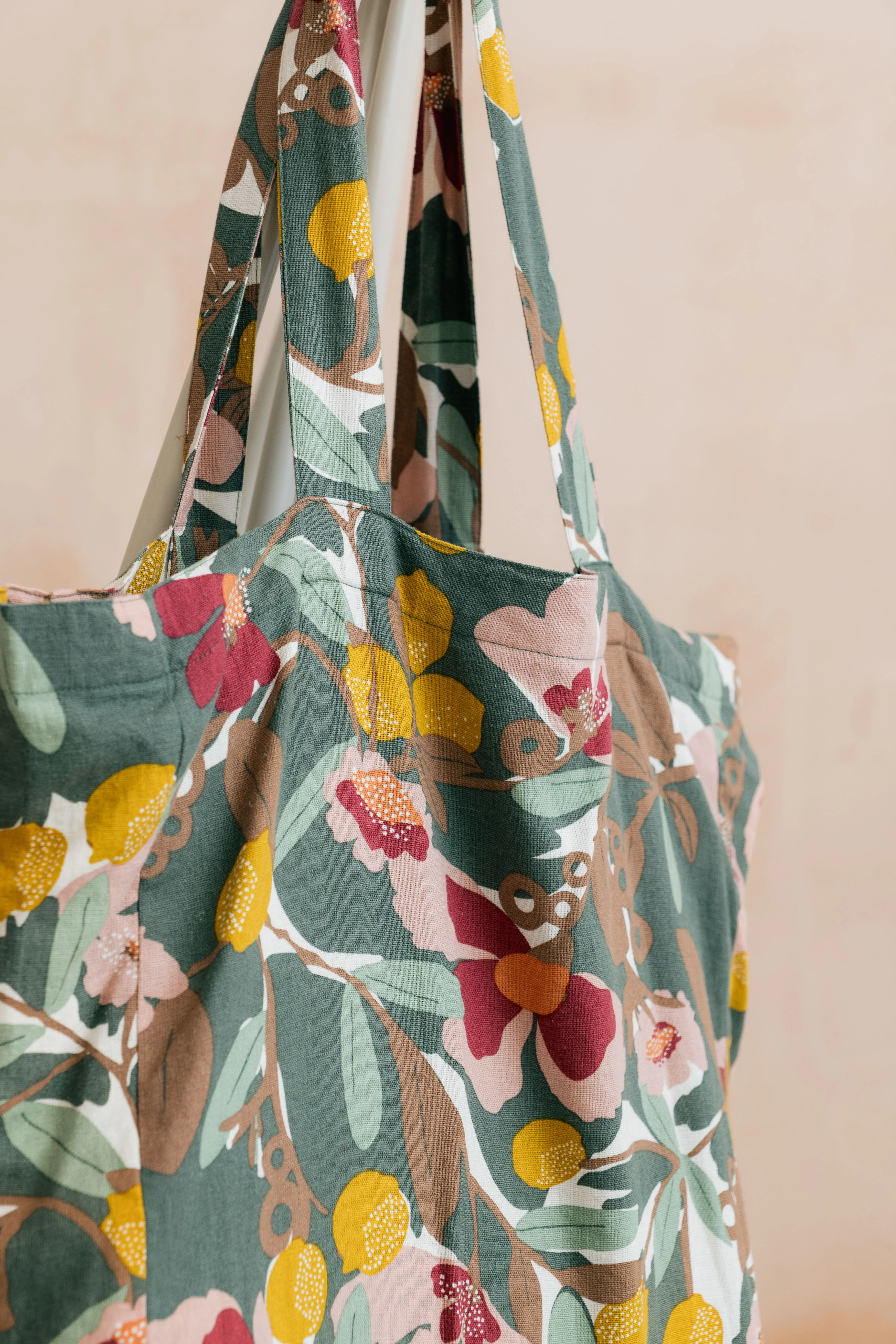 Linen Blend Ceres Print Tote Bag Laurel - Image 4