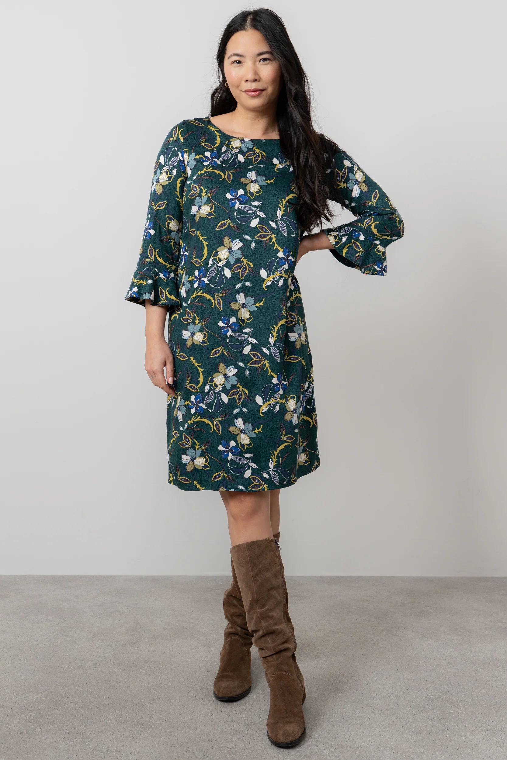 Lotty Fluted Sleeve Shift Dress Green - Image 2