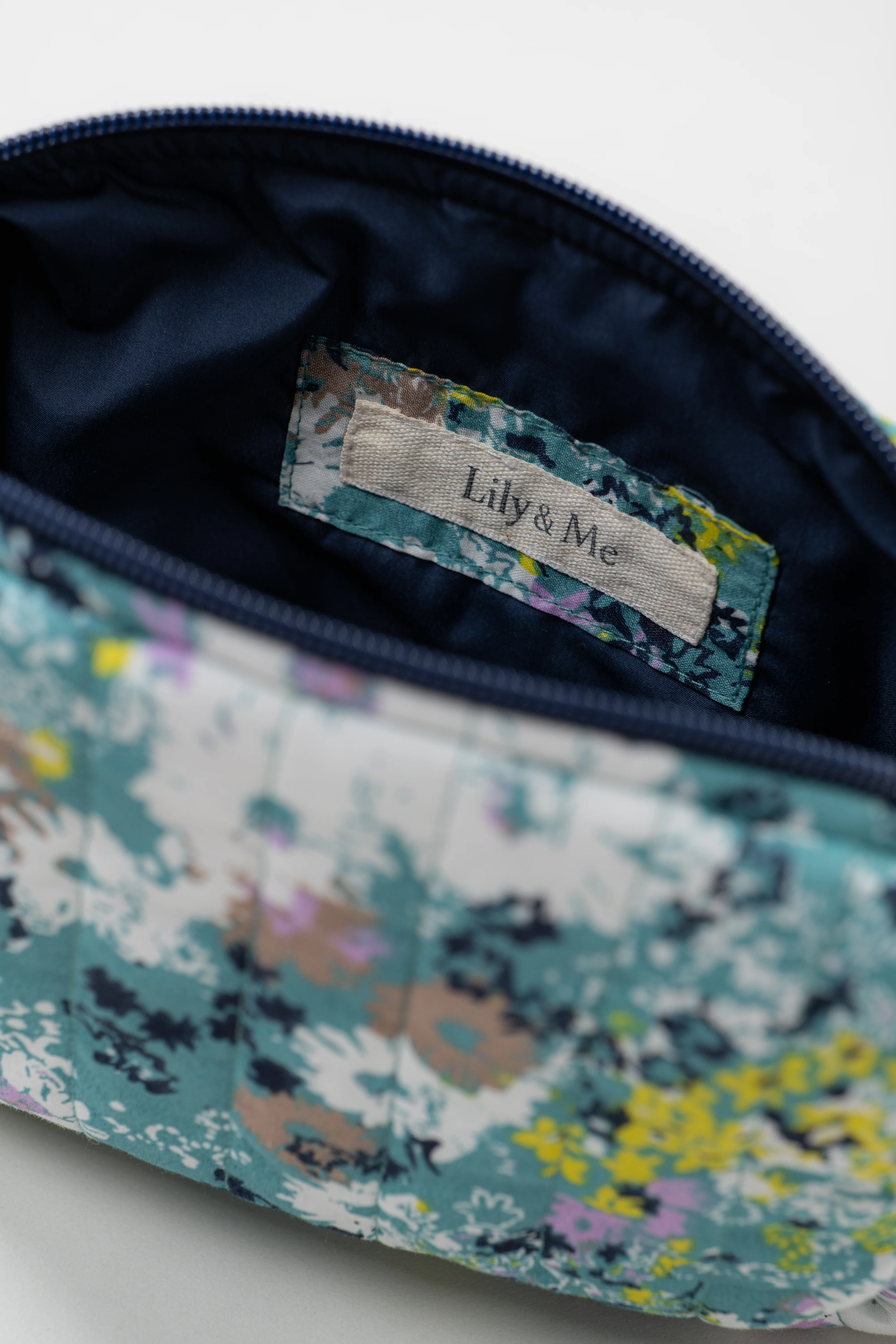 Meadow Spray Cosmetics Bag - Image 2