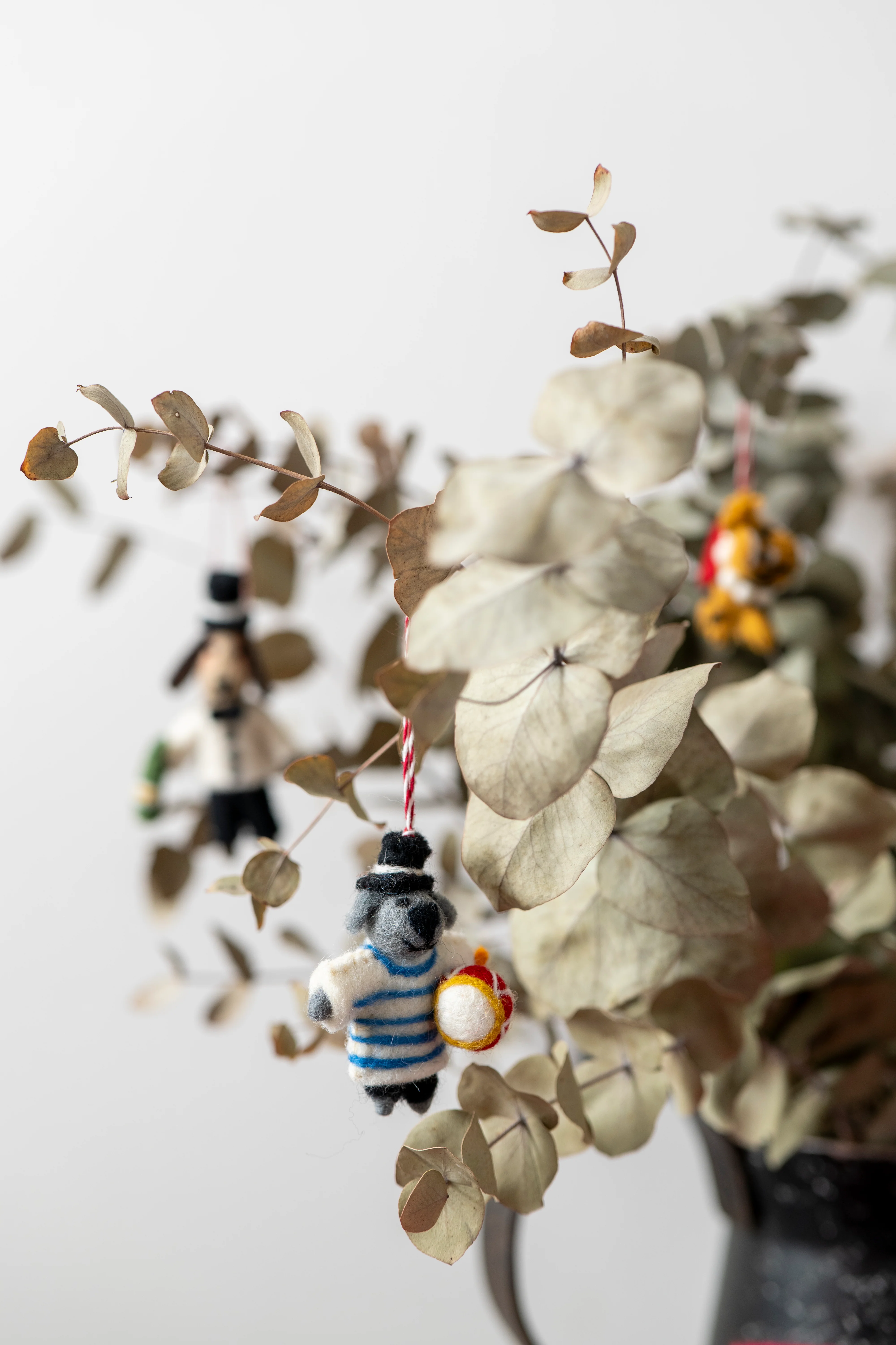 Regal Tiger Tree Decoration - Image 6