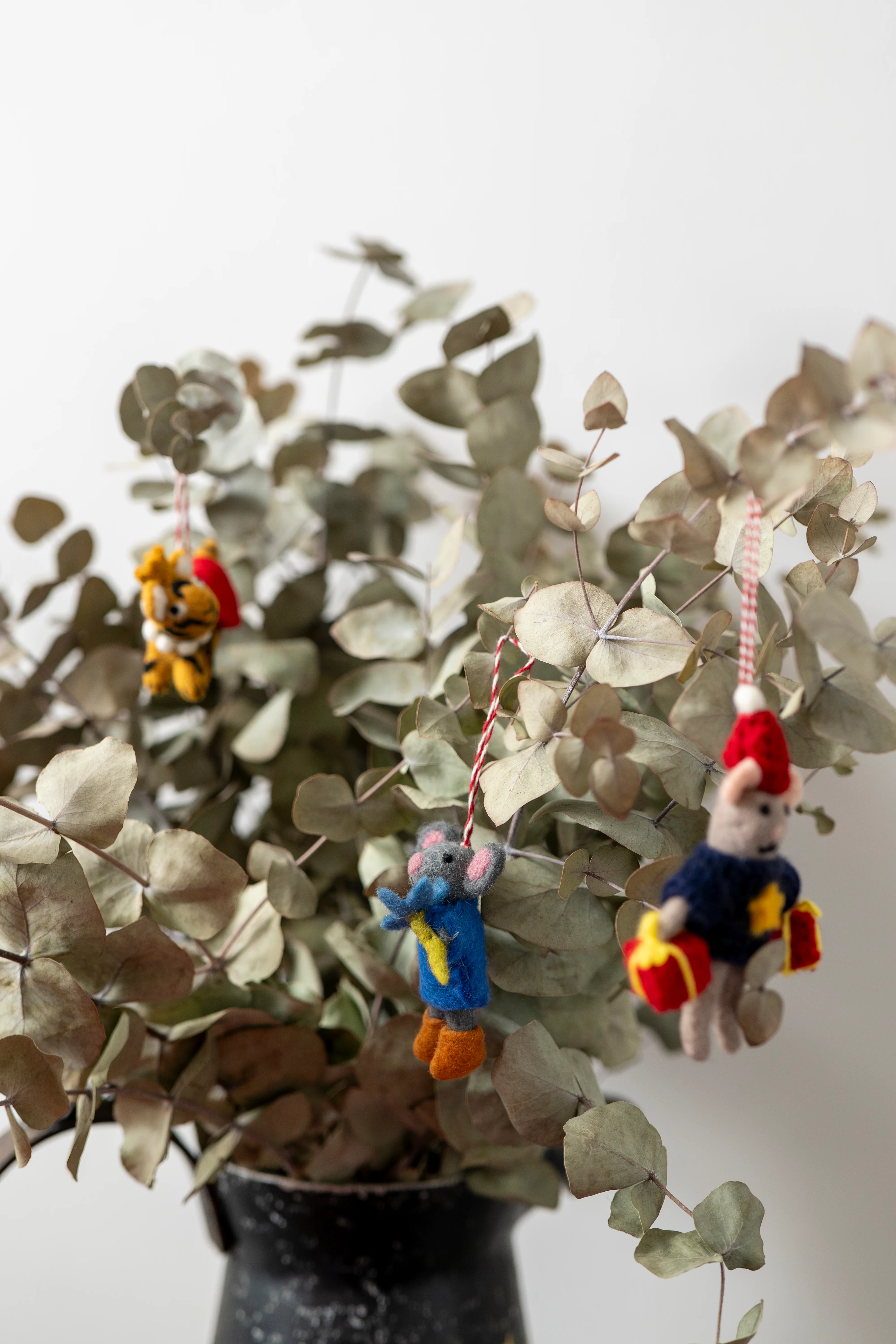 Regal Tiger Tree Decoration - Image 5
